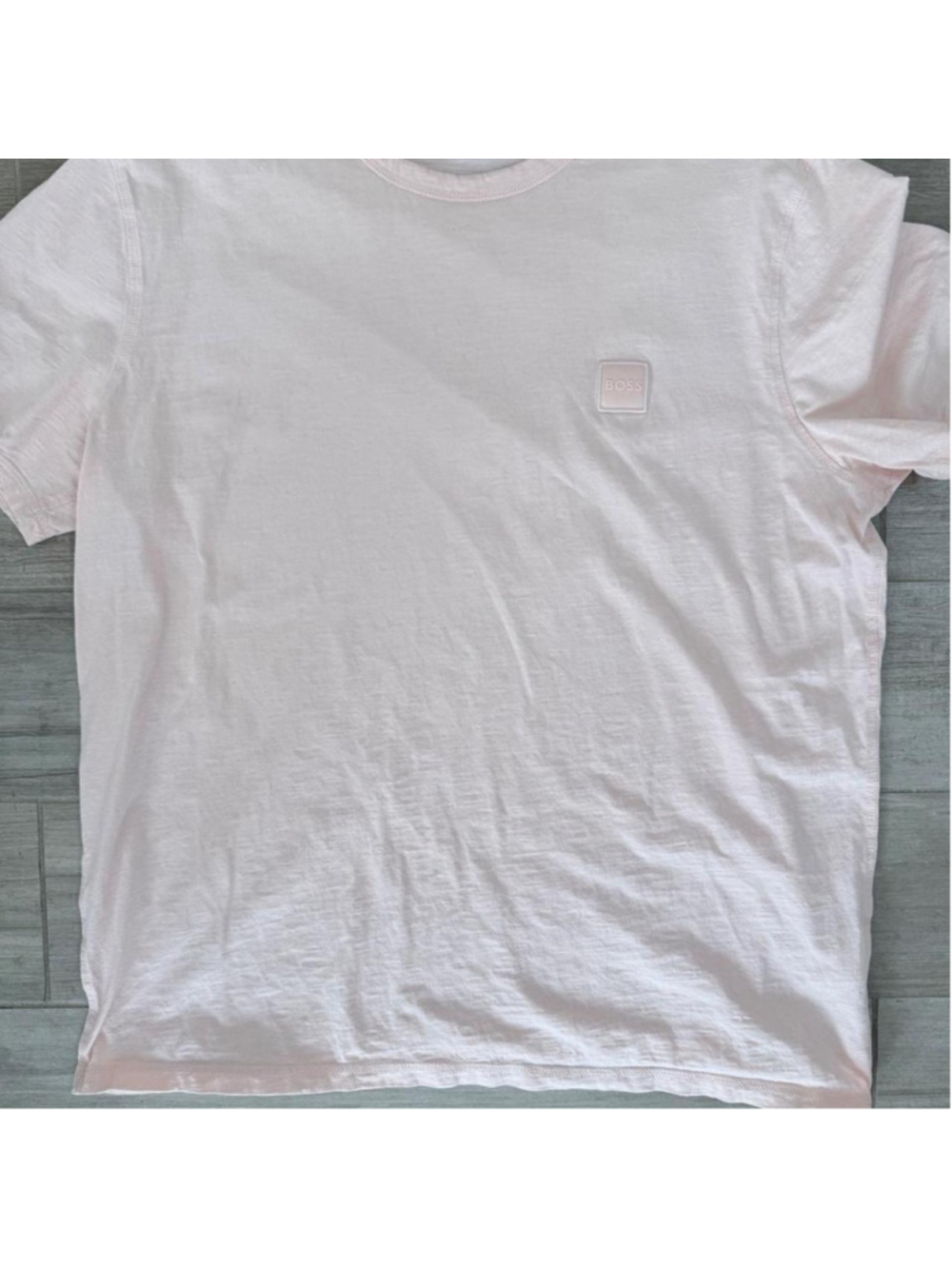 Light peach/pink 
#preppy#summer#boss